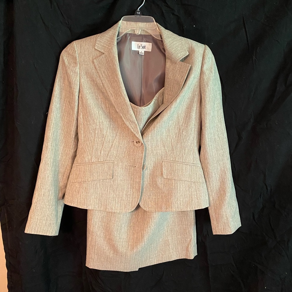 Dress suit